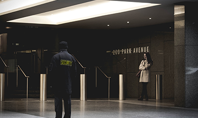 Agent de sécurité en accueil et filtrage